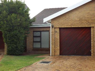 Townhouse For Sale in Durbanville, Durbanville