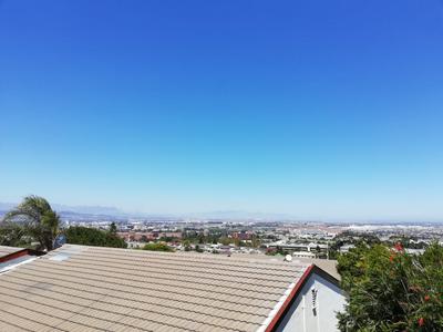 Townhouse For Rent in Loevenstein, Bellville