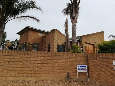 Townhouse For Sale in Durbanville, Durbanville