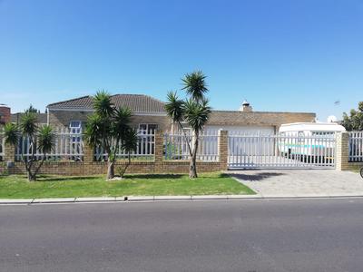 House For Sale in Viking Village, Kraaifontein