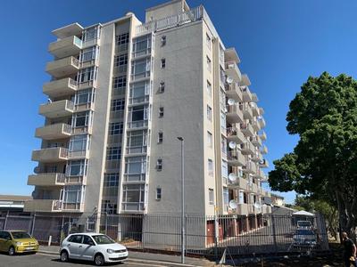 Apartment / Flat For Sale in Oostersee, Parow