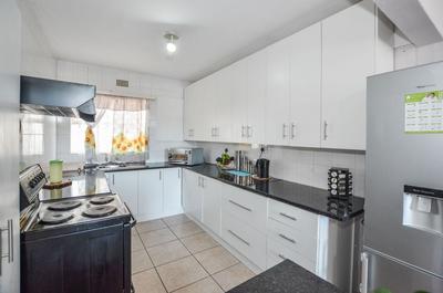 Apartment / Flat For Sale in Parow, Parow