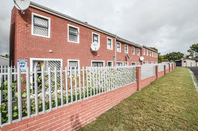 Townhouse For Sale in Labiance, Bellville