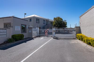 Apartment / Flat For Sale in Sonstraal Heights, Durbanville