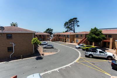 Apartment / Flat For Sale in Oakglen, Bellville