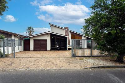 House For Sale in Townsend Estate, Goodwood