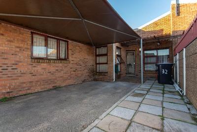 Townhouse For Sale in Peerless Park West, Kraaifontein